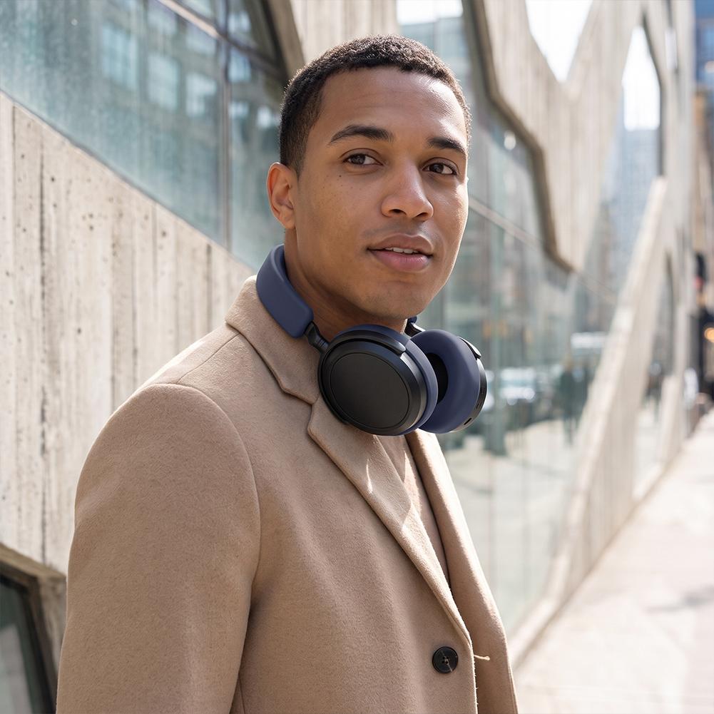 Set di custodie protettive in  - Sennheiser Headphone Momentum 4 recensione e prezzo